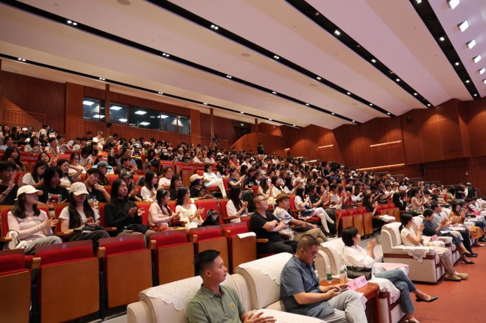 2024四川省大学生校园戏剧展演季——四川戏剧艺术大学生评论活动暨首届枫叶杯高校文艺评论大赛开幕式在四川传媒学院举行